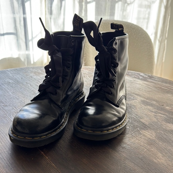 Dr. Martens Black Leather Boots Sz 9 - Picture 1 of 5